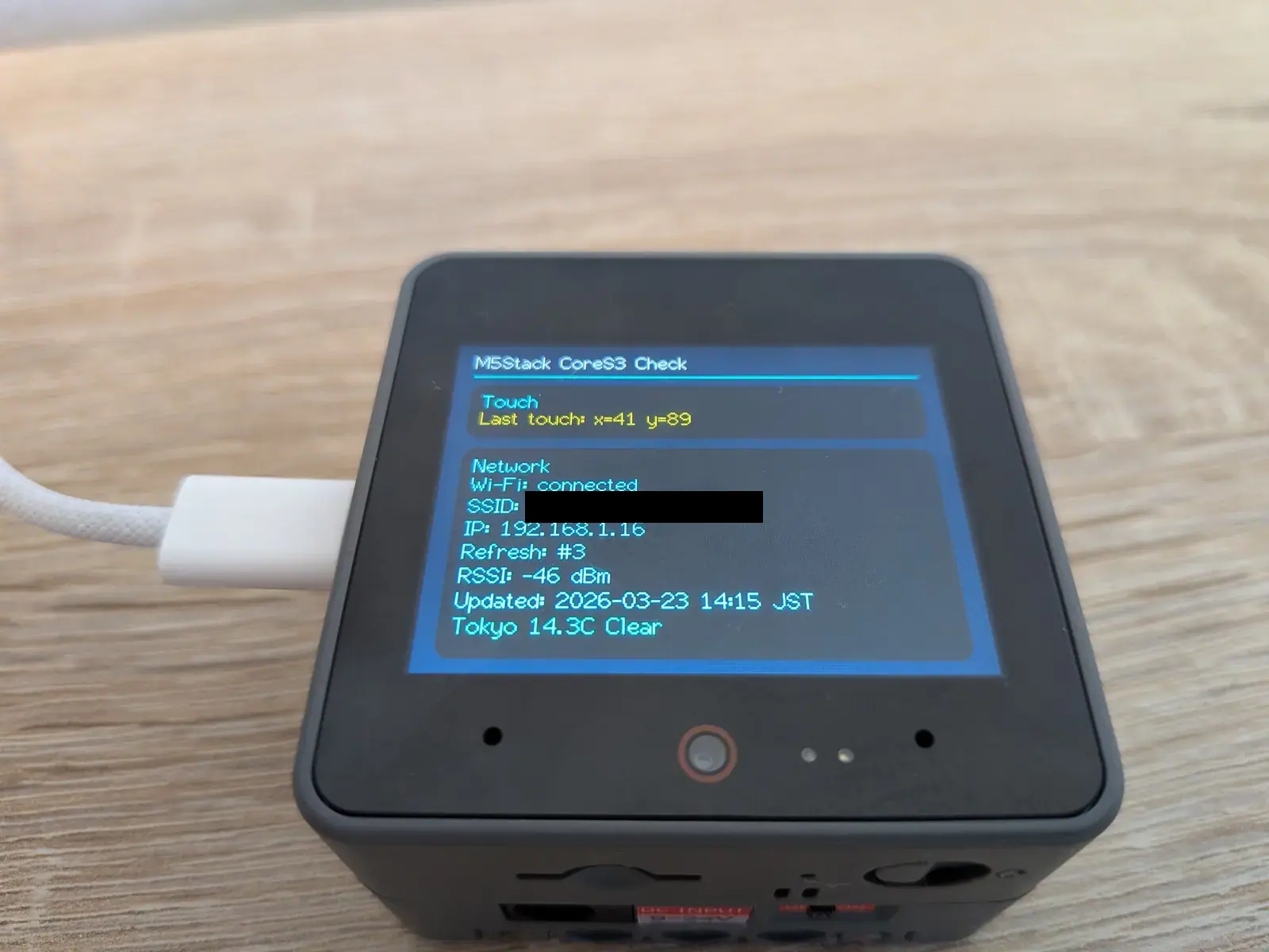 Wi-Fi接続後、Open-Meteoから天気情報を取得して表示している画面